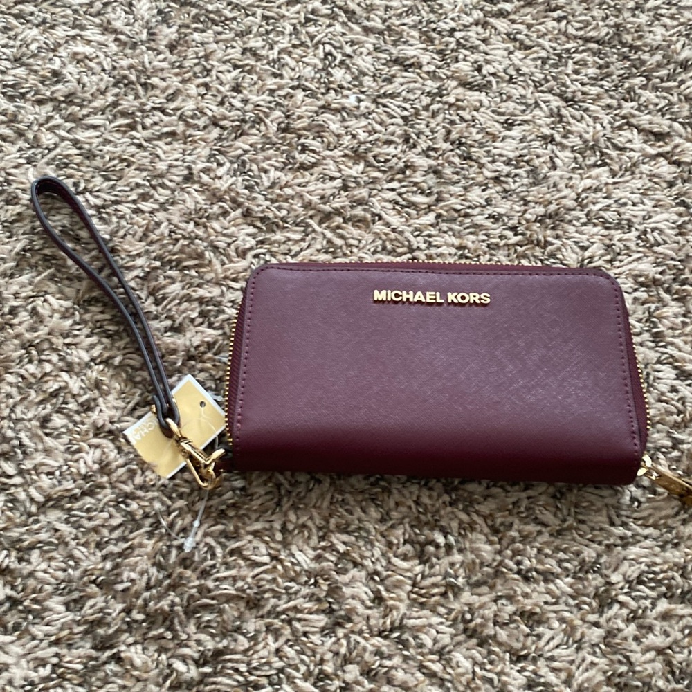 Michael Kors Jet Set Large Flat Multifunction Phone Case - Merlot NWT!!!